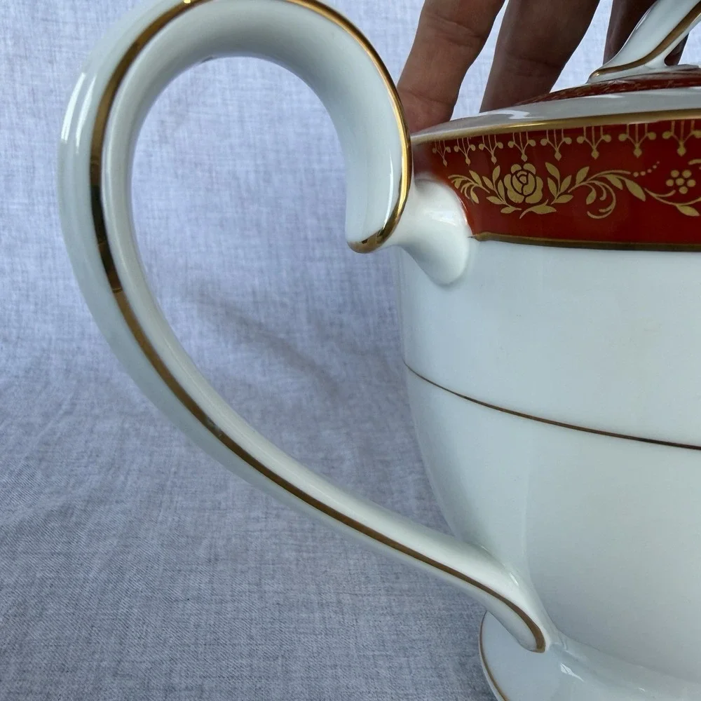 MINT! Noritake Goldhill 6613 Teapot with Lid Vintage Fine Porcelain Maroon Gold